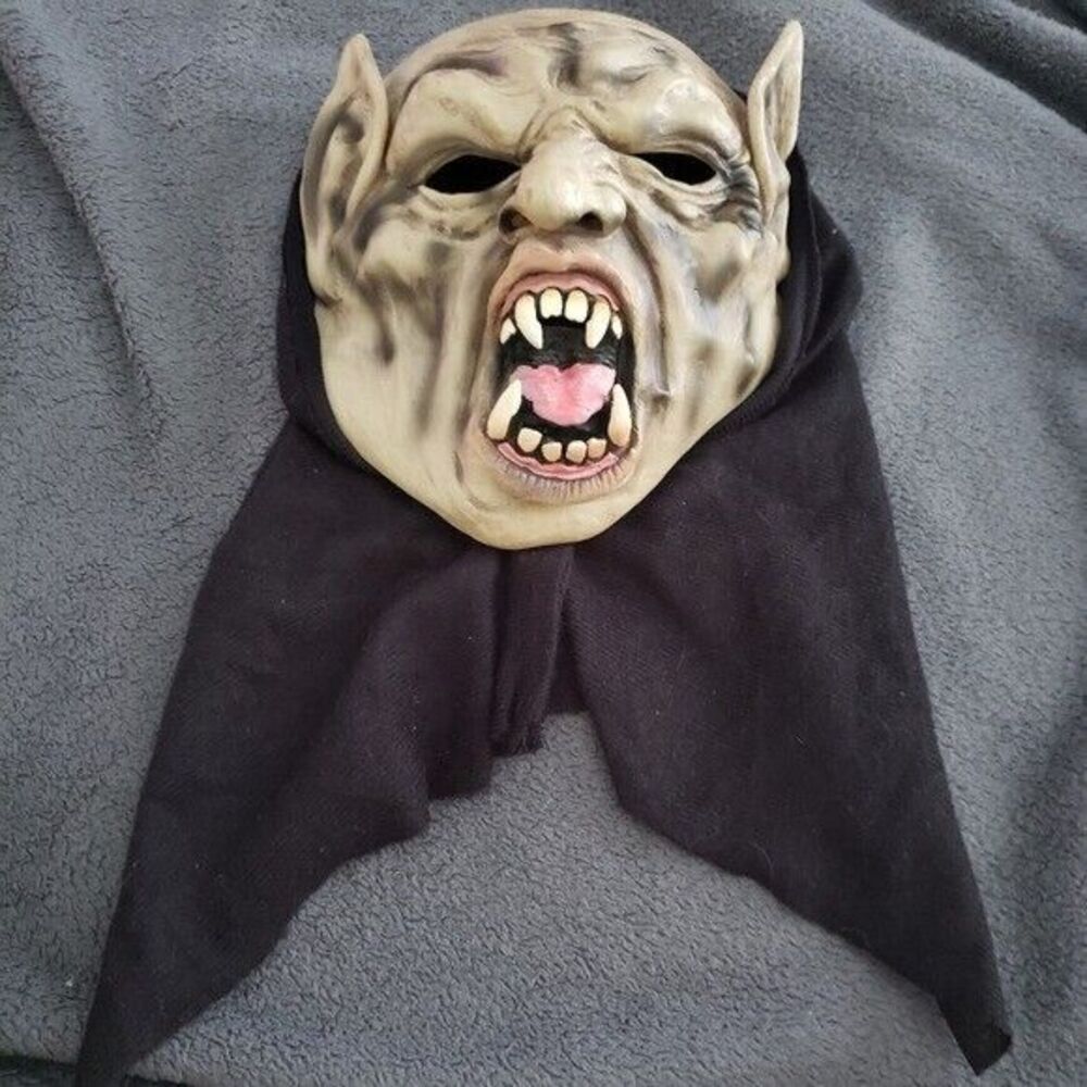 Vtg Halloween Horror Novelty Scary Mask Vampire Ghoulish Trick or Treat mask